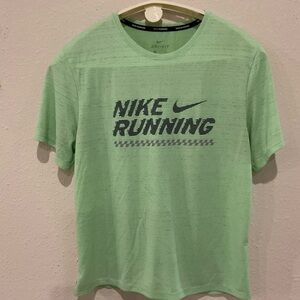 Nike Miler Running Graphic Tee Light Green Reflective Strips Men’s Size Small
